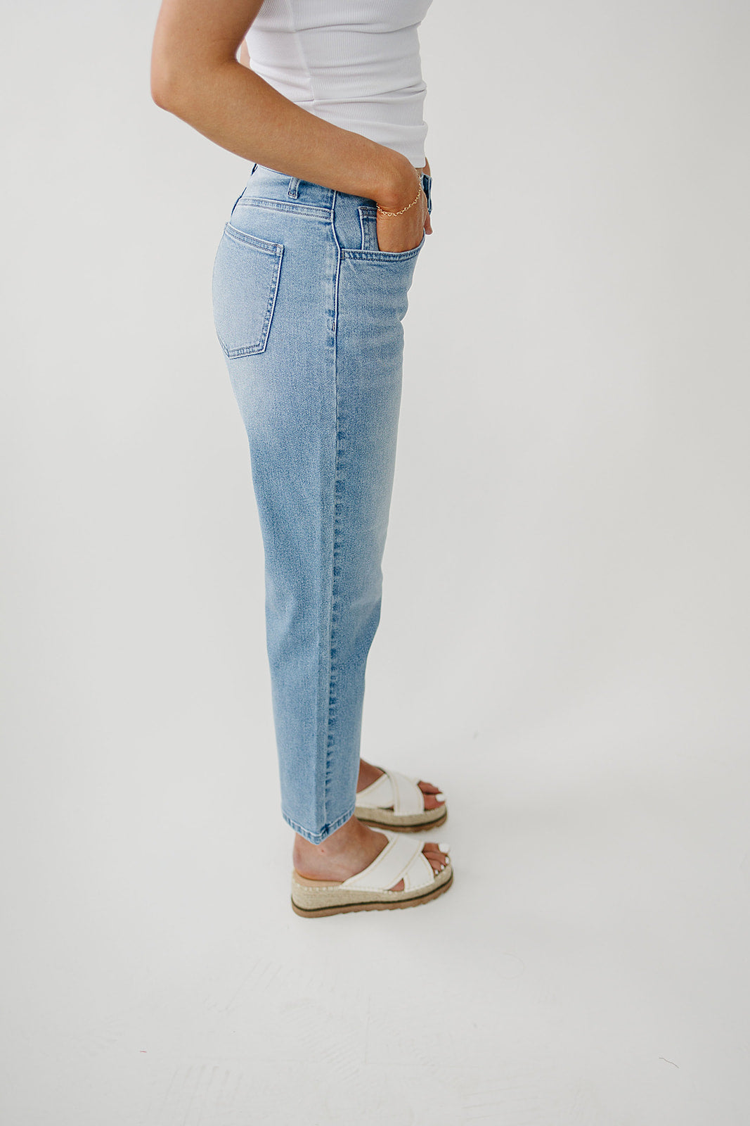 [PREORDER] Medium-Wash Non-Distressed Cropped Wide Leg Jeans