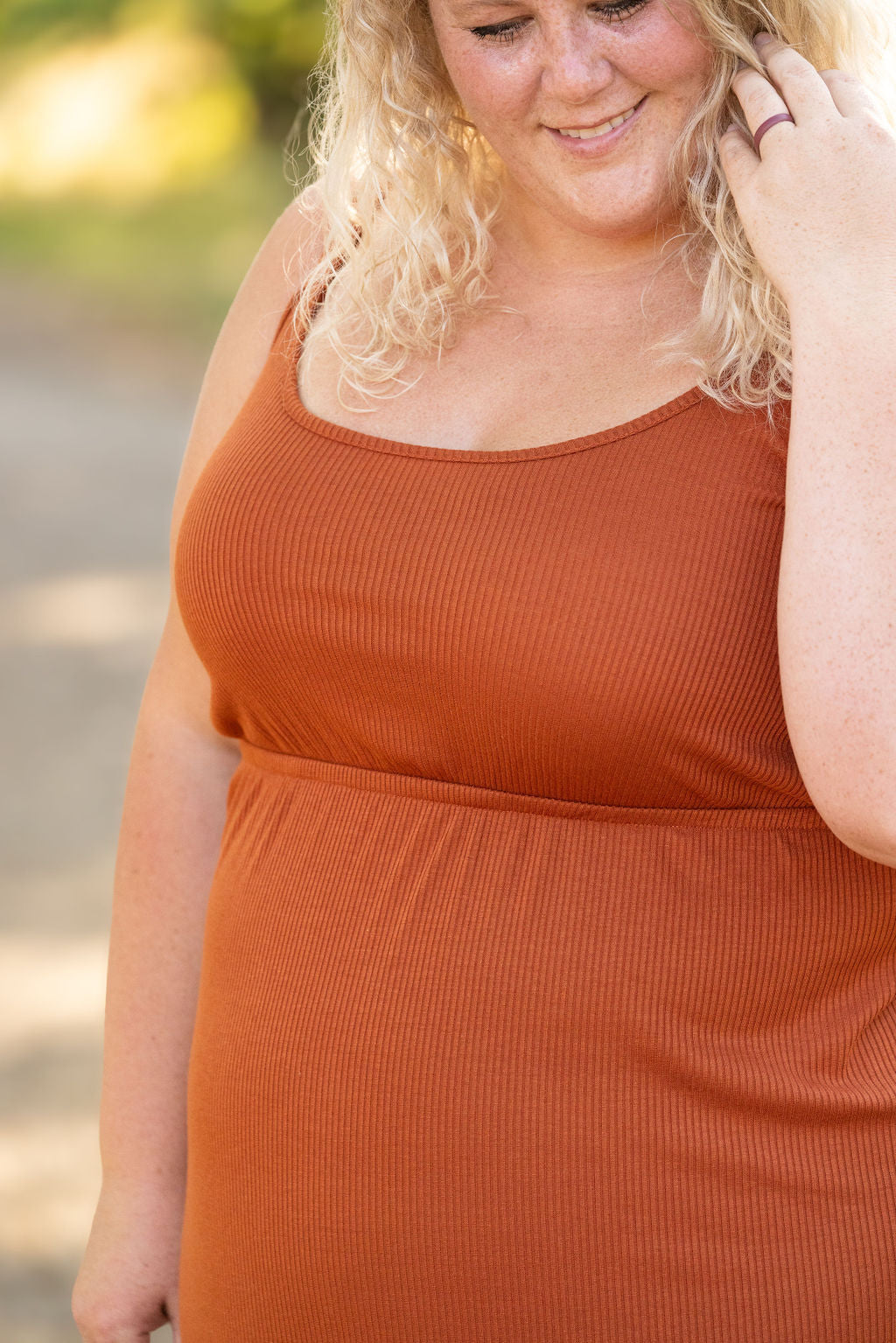 Reagan Ribbed Midi Dress - Rust