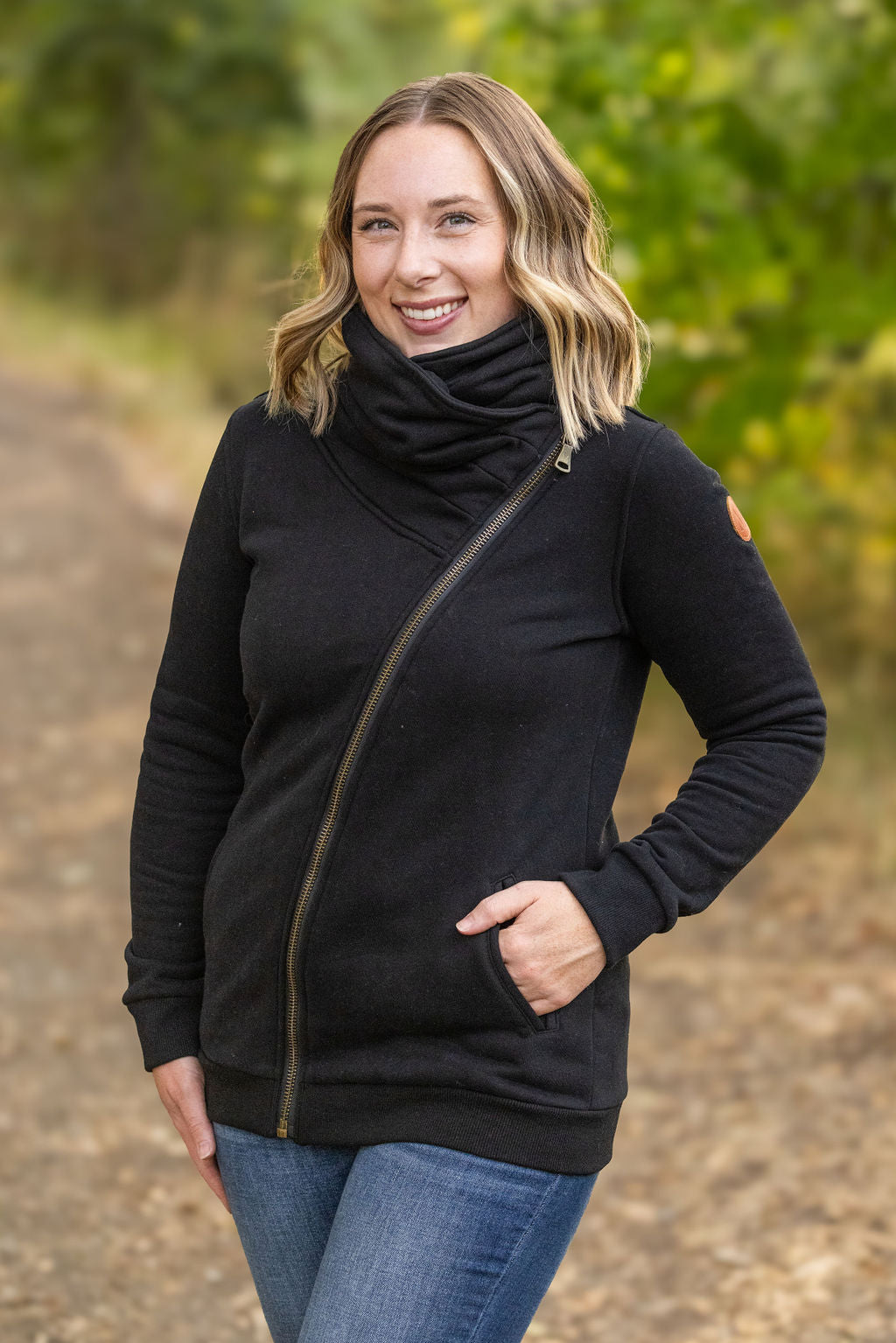 Quinn ZipUp Cowl - Black