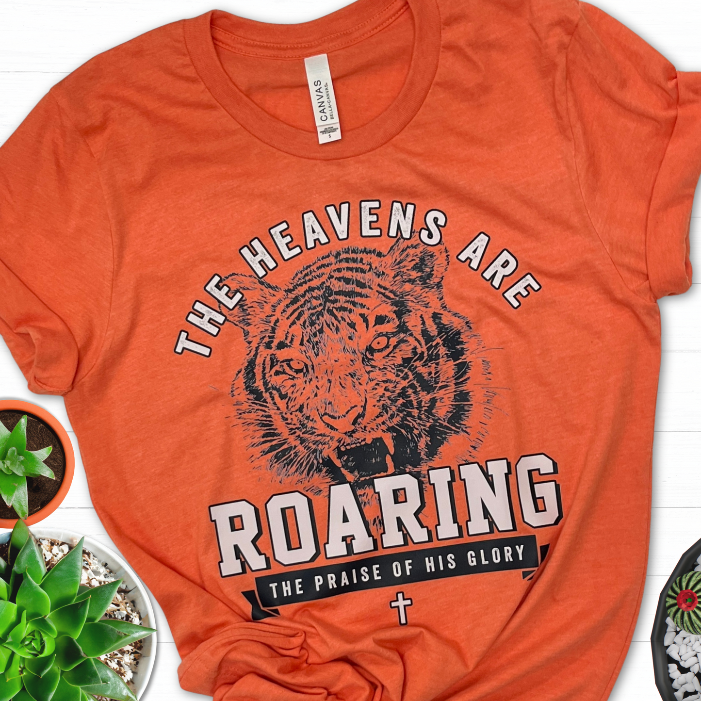 The heavens are roaring Graphic Tee